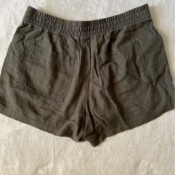 Gap Shorts - Picture 2 of 3